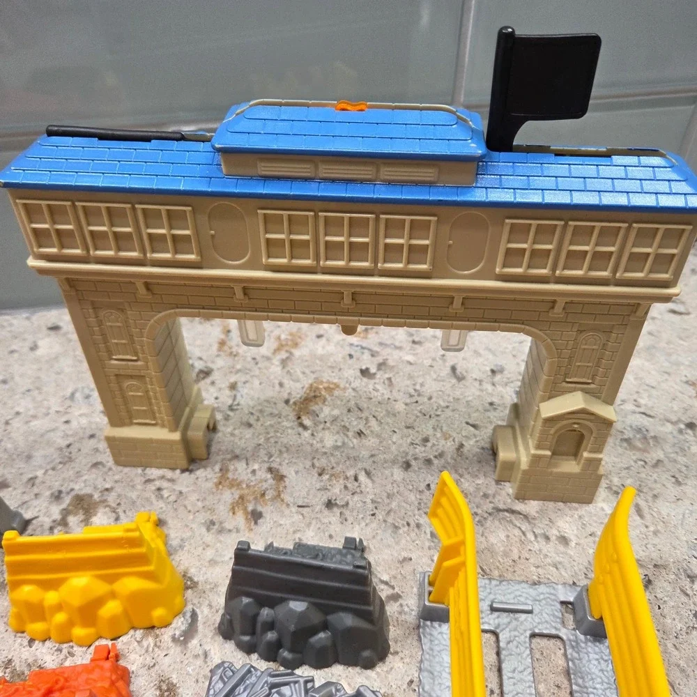 Fisher-Price Thomas TrackMaster Replacement Parts Lot Station Bridge Gas Station